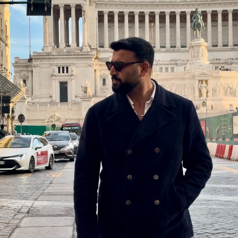 Aastik Rathore, auteur